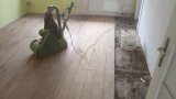 renovacé prkenné podlahy- nutná výměna několika prken